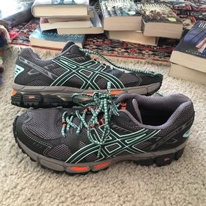 ASICS Tennis shoes sz 8